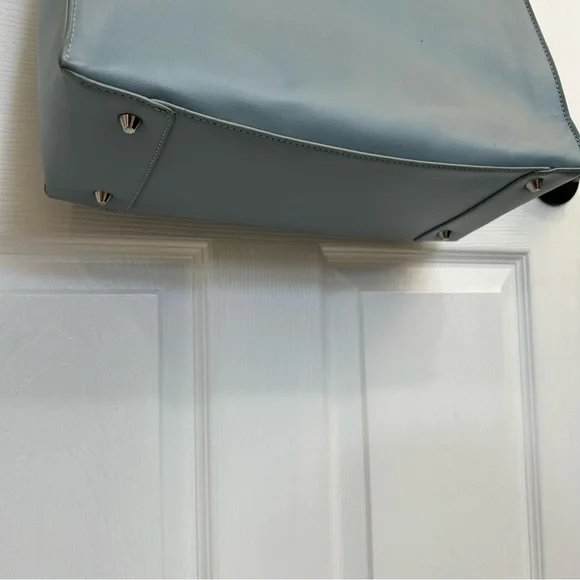 Chic Blue Two-Tone Tote Bag - Picture 15 of 16